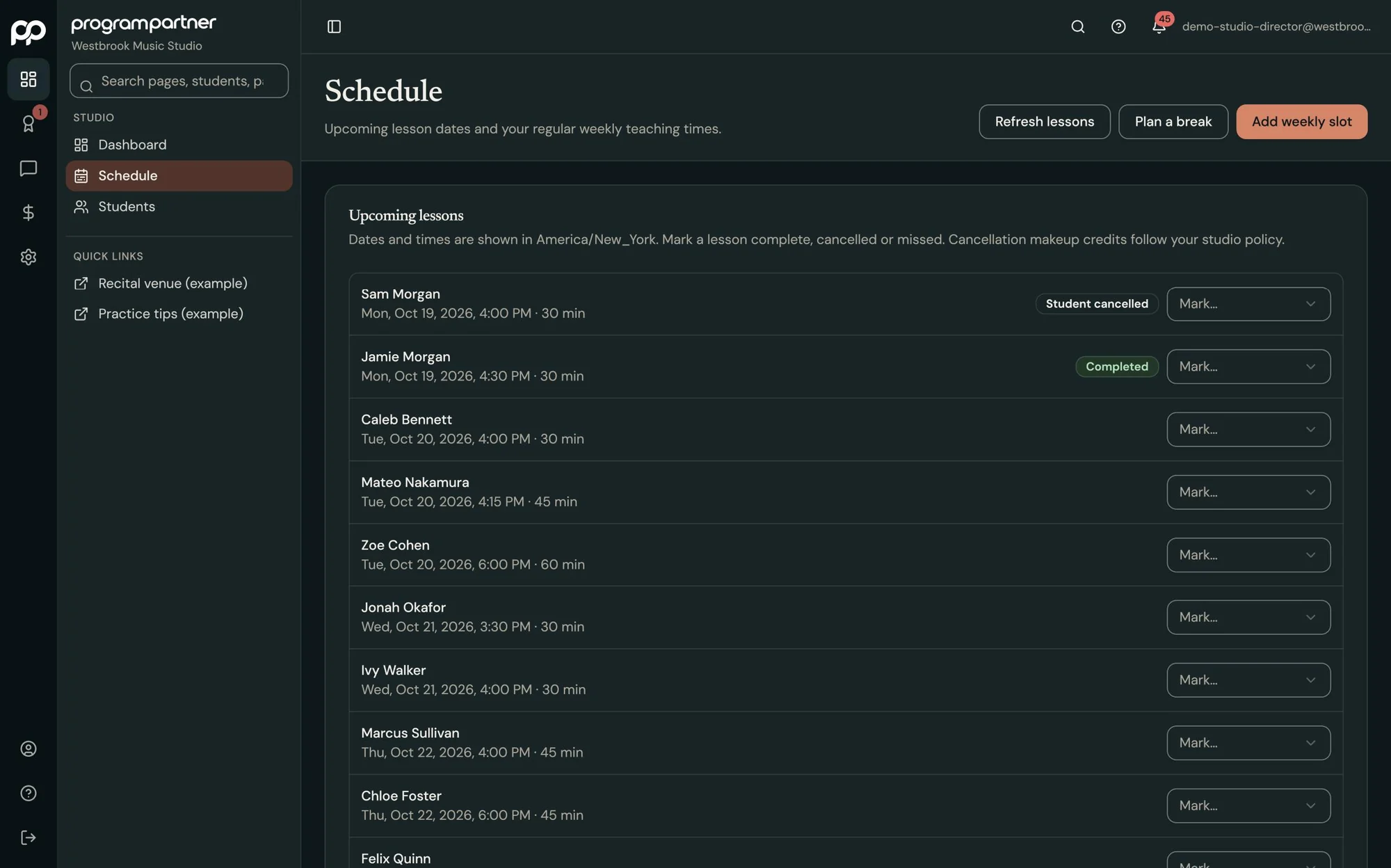 Program Partner screen: weekly lesson schedule, in dark mode